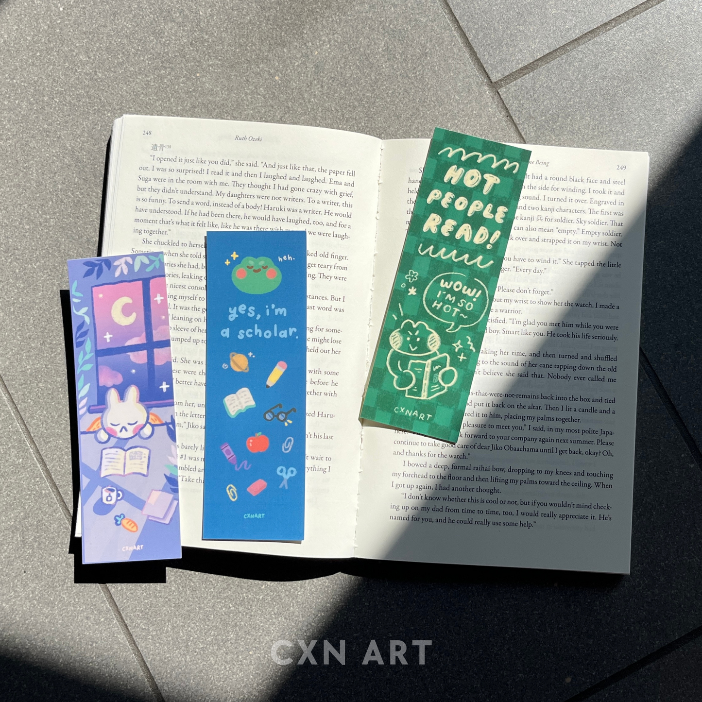 hot people read! frog glossy bookmark 2x6 inches