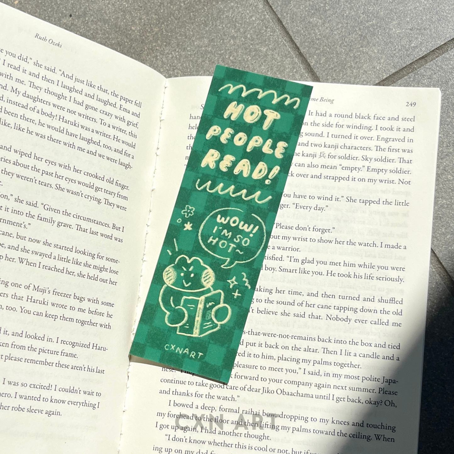 hot people read! frog glossy bookmark 2x6 inches